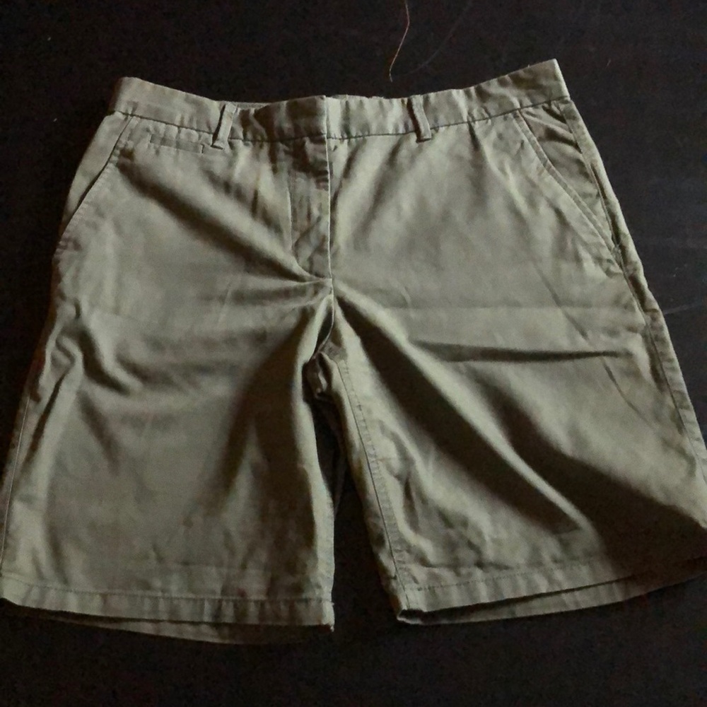 Women’s kaki shorts